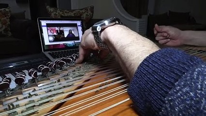 طلاب الموسيقى في غزة يواصلون دروسهم عبر الإنترنت