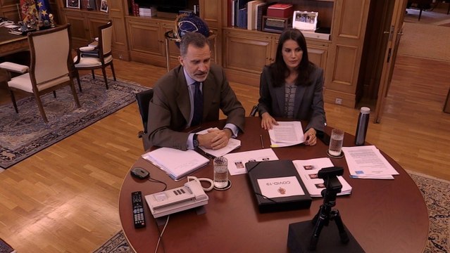 Los Reyes se interesan por el funcionamiento del transporte en tren