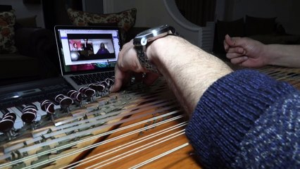 طلاب الموسيقى في غزة يواصلون دروسهم عبر الإنترنت