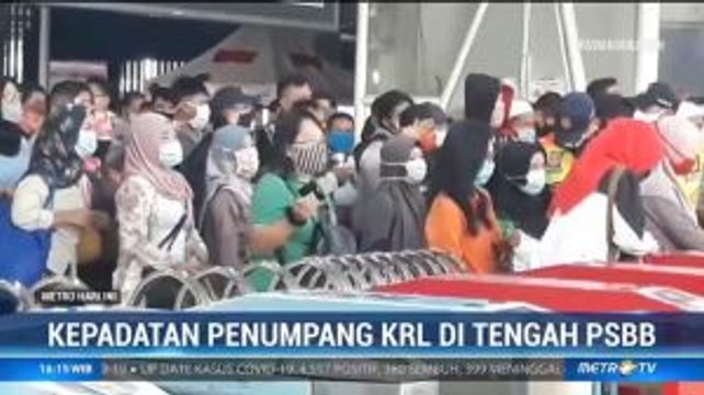 KRL Bogor-Jakarta Tetap Padat di Tengah PSBB
