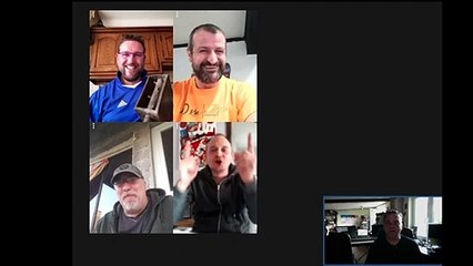 Quatre amis remplacent les crécelles par ordinateur