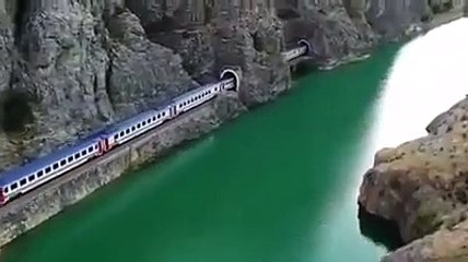 کیا خوبصورت پہاڑ اور خوبصورت آواز ہے