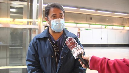 Usuarios de Metro de Sevilla valoran positivamente el reparto de mascarillas