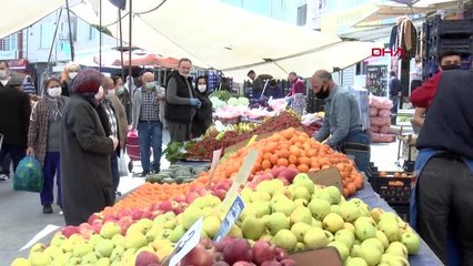ESENYURT'TA SEMT PAZARINDA SOSYAL MESAFEYİ HİÇE SAYDILAR
