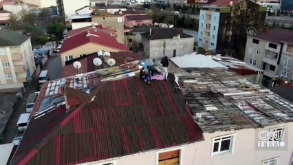 Çatıdaki gençlere polis drone ile sosyal mesafe uyarısında bulundu