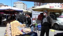 Sivas'taki pazar yerleri koronavirüs tedbirlerine uyuyor
