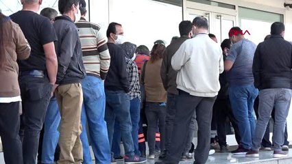 Kredi için geldiler, sosyal mesafeyi unuttular