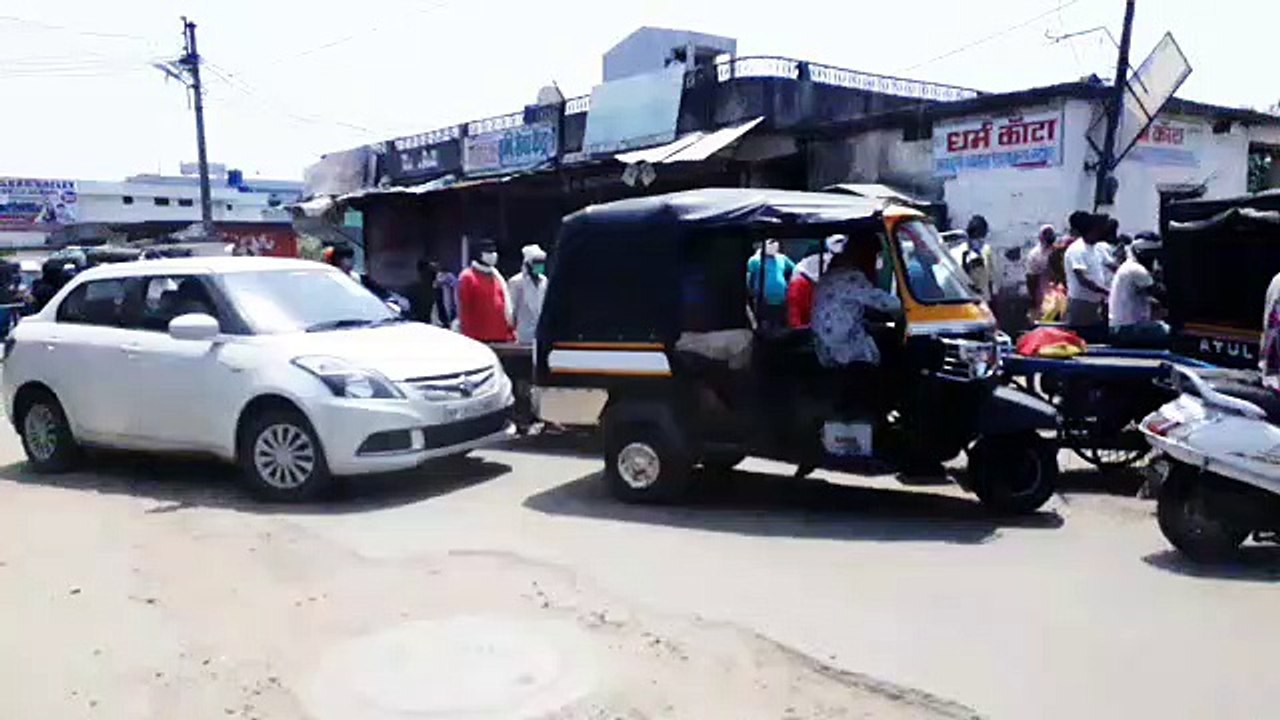videoछूट मिलते ही उड़ गईं सोशल डिस्टेंसिंग की धज्जियां