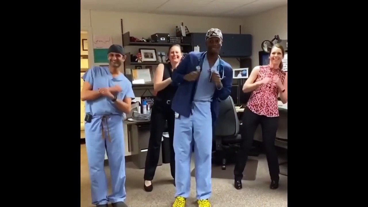 Coronavirus : "Tik Tok Doc ", le docteur qui agite les réseaux sociaux