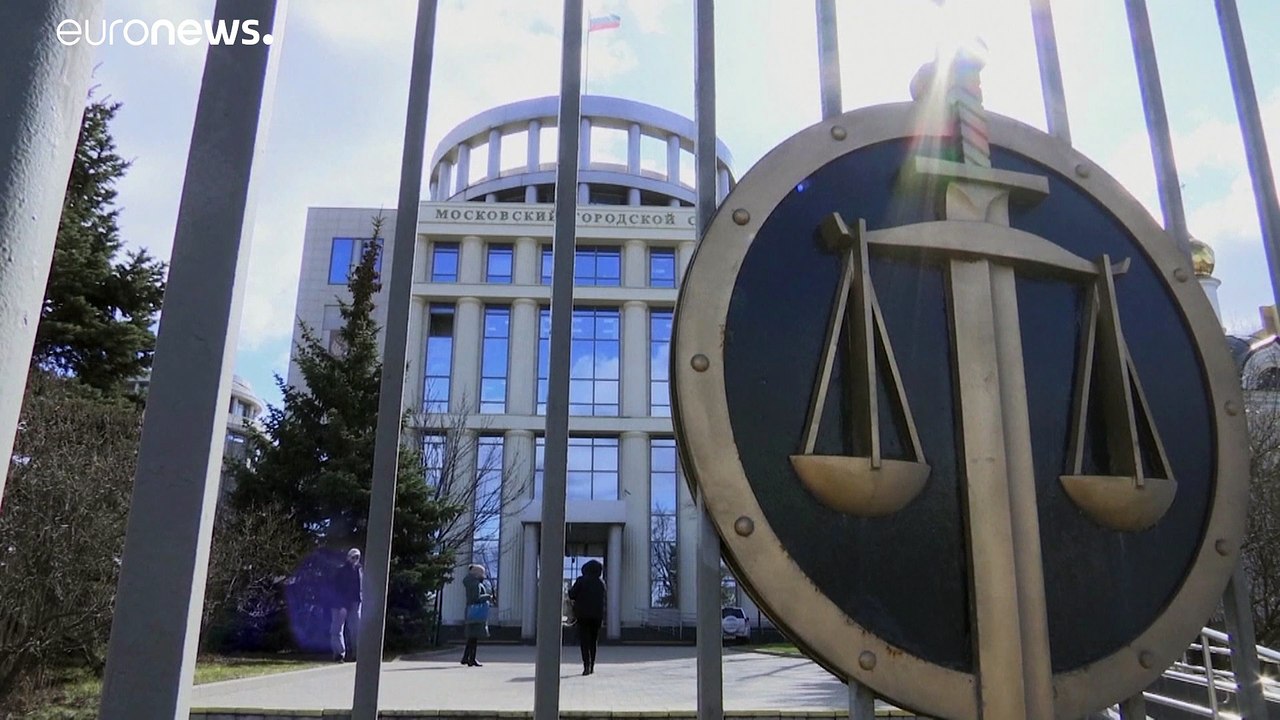 Посла США не пустили в Мосгорсуд из-за коронави...