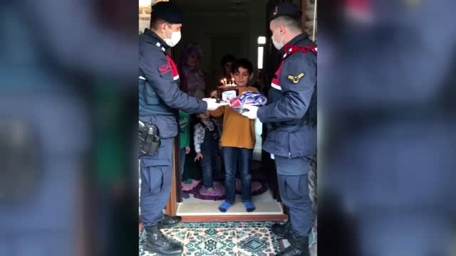 TRABZON Jandarmadan küçük Yağız'a pastalı doğum günü sürprizi