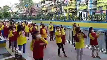 Philippines street sweepers dance to keep their spirits up during COVID-19 lockdown