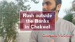 #Coronavirus #covid19 #Pakistan #Chakwal #punjab Rush outside the banks is very dangerous.