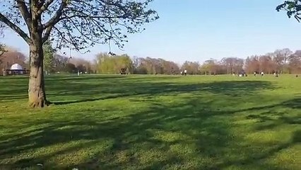 Télécharger la video: Cricket in Moor Park, Preston during coronavirus  lockdown