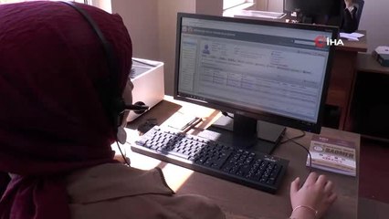 Gönüllü yüzlerce öğretmen vatandaşların yardımına koşuyor