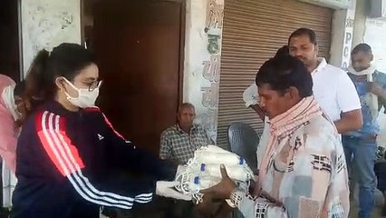 मिसाल: देखिए 20 दिन से PG होल्डर पलक सिंह किस तरह कर रही मदद