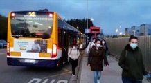 Usuarios del transporte público de Lugo con mascarillas
