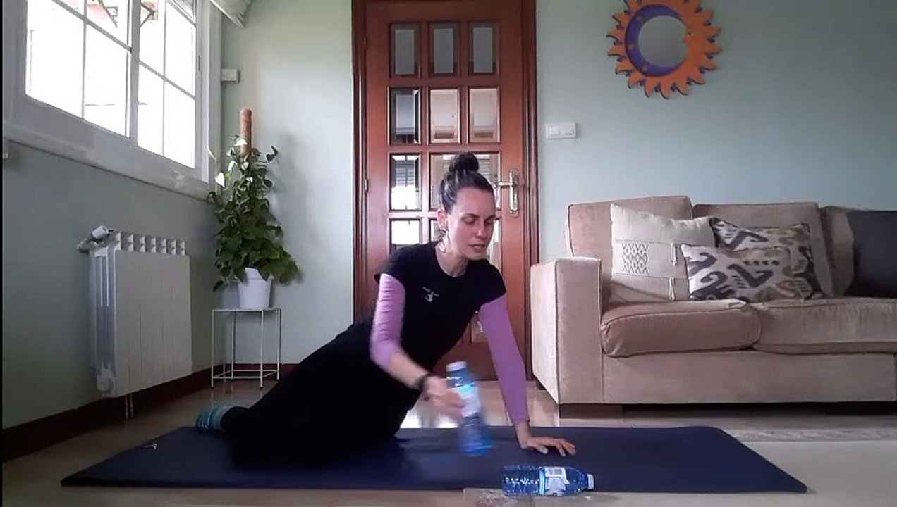 pilates con botellín auga 2
