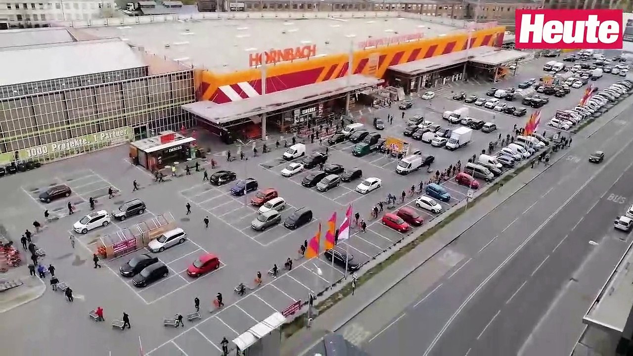 200-Meter-Warteschlange vor Baumarkt in Wien