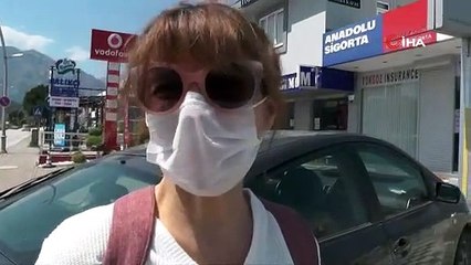 Tatil için Türkiye'de bulunan Avustralyalı çiftin yanlarında getirdikleri kedilerden biri kayboldu, biri tüfekle vuruldu