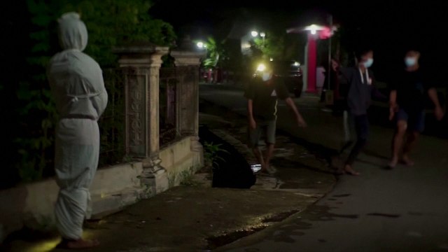 Dans cette ville indonésienne, des fantômes effraient les habitants pour les inciter à rester confinés