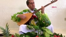 VAN Aydın Aydın'dan koronaya karşı sebze ve meyve kamufleli şarkı