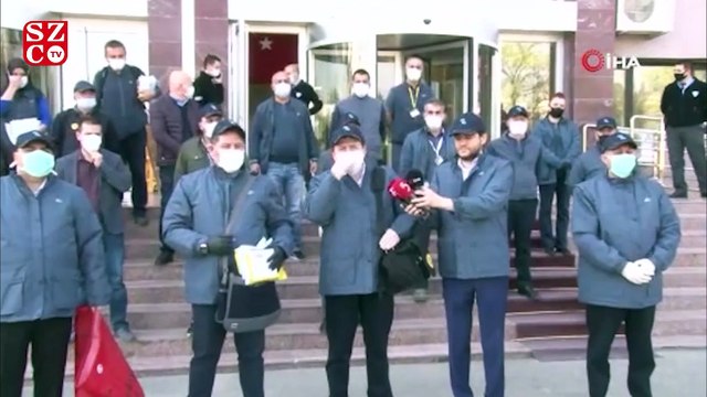 Memur-Sen Genel Başkanı Yalçın, PTT çalışanları ile birlikte maske dağıttı