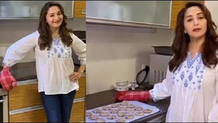 Madhuri Dixit ने घर पर बनाना सिखाए Chocolate Chip Cookies, Full Recipe | Viral Recipe Video |Boldsky