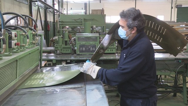 Una empresa valenciana que fabrica puertas vuelve a la actividad