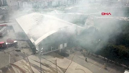 BEYLİKDÜZÜ'NDE KORKU DOLU ANLAR; BUZ PİSTİNİ YAKIP SİLAHLA DİRENDİ -4