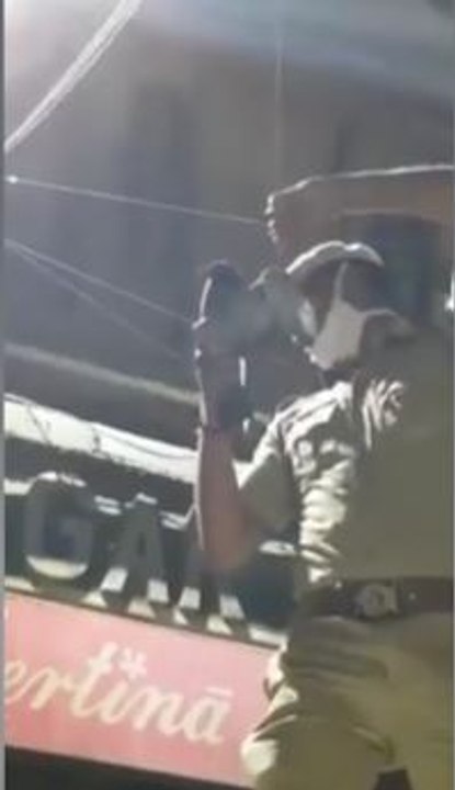 ಇಂತಹ ಚಿಕ್ಕ ಚಿಕ್ಕ ವಿಷಯಕ್ಕೆ ನಮ್ಮ ಪೊಲೀಸರು ಗ್ರೇಟ್ ಅನ್ನಿಸೋದು | Police save bird | Oneindia Kannada