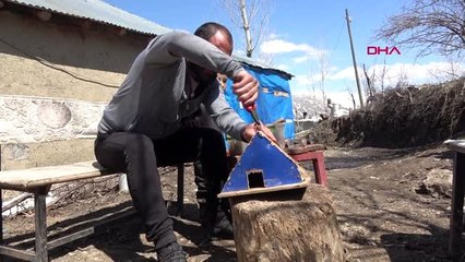 HAKKARİ Salgın nedeniyle evden çıkamadı, kuşlar için yuva yapıp ağaçlara astı
