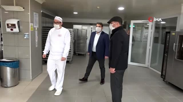 Beyoğlu Belediye Başkanı Haydar Ali Yıldız sağlık çalışanları için baklava hazırladı