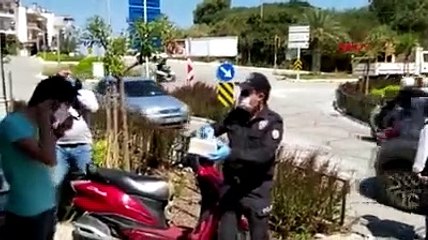 Datça'da vatandaşlara sokakta maske dağıtıldı