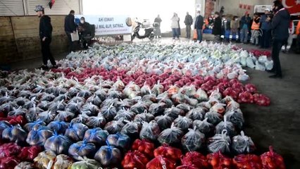 Pazar esnafı 150 aileye gıda yardımı yaptı