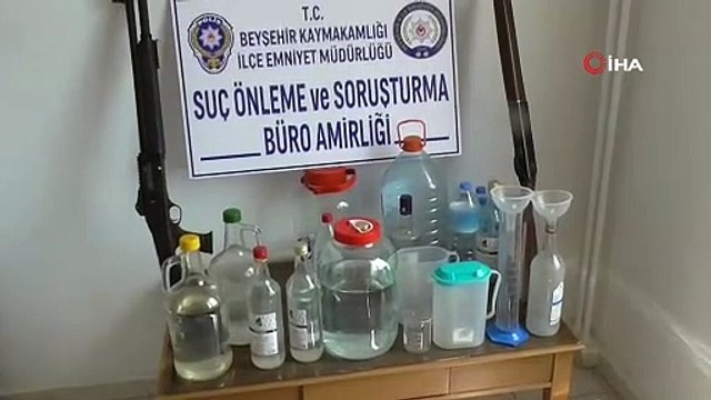 Kaçak içki imalatı yapılan evlere polis baskını: 41 litre içki ve 2 ruhsatsız av tüfeği ele geçirdi