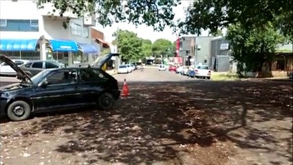 Veículo atinge meio-fio em acidente no Bairro São Cristóvão