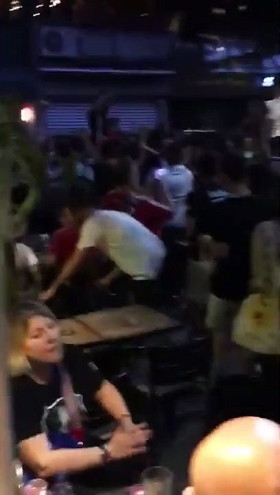 Besiktas Carsi - Sinanay Yavrum Oç Galatasaray