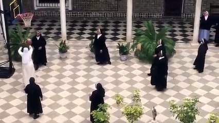 Monjas de San Leandro, Sevilla, jugando al baloncesto
