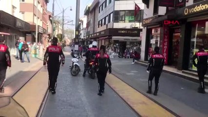 Bursa polisinden caddelerde eş zamanlı 'Evde kal' çağrısı