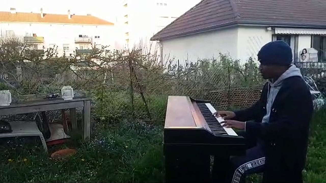 Bavilliers (90) : Tom Rochet (The Voice) chante pour les soignants