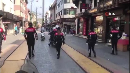 Bursa'da Yunus polisleri caddelerde eş zamanlı 'Evde kal' çağrısı yaptı