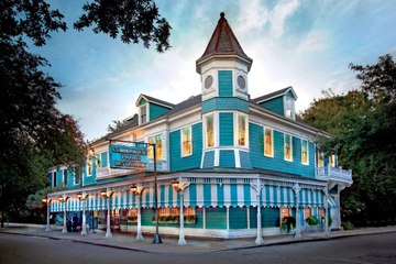 How the South's Beloved Commander's Palace Is Feeding New Orleans' Frontline Heroes