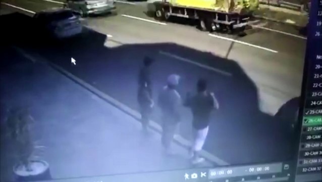 Câmera flagra furto de motocicleta no Centro; dono pede ajuda para localizá-la