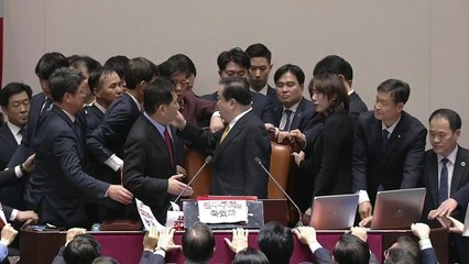 이러려고 고쳤나?...갈수록 '거대 양당' 공룡화 / YTN