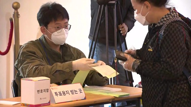 [이 시각 투표소] '정치 1번지' 서울 종로, 투표 열기 후끈 / YTN