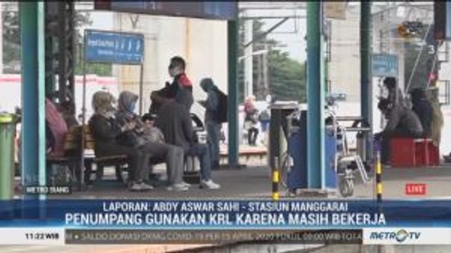 Penumpang dari Bodebek Masih Padati Stasiun Manggarai