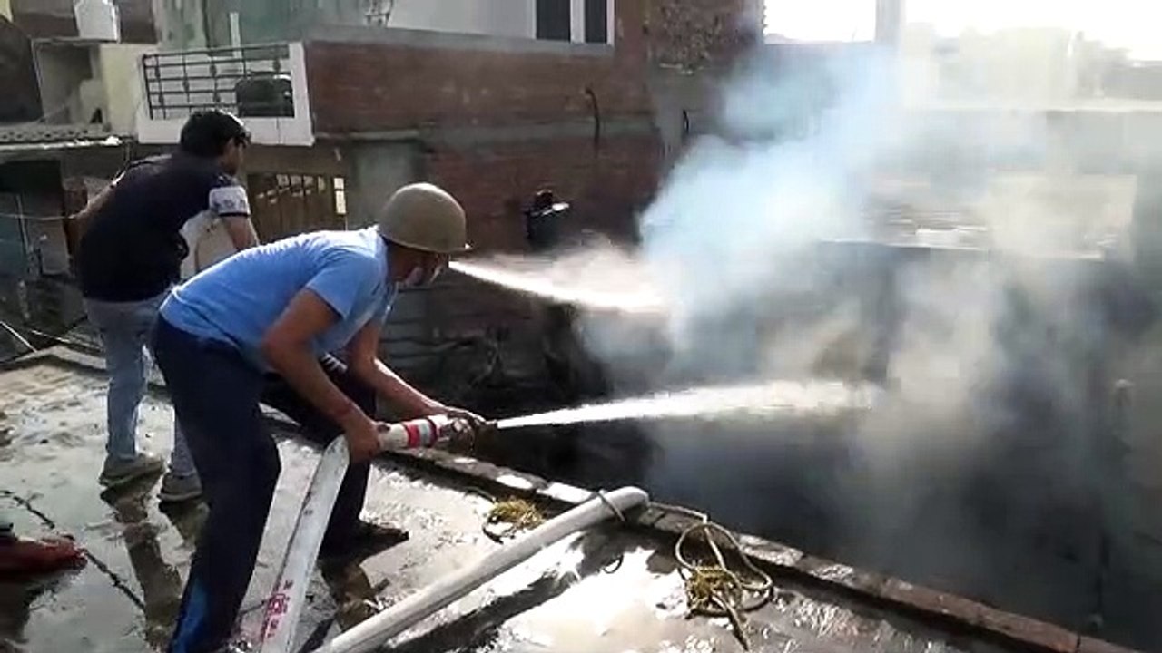 शामली: कन्फेक्शनरी की दुकान में लगी भीषण आग, लाखों का नुकसान