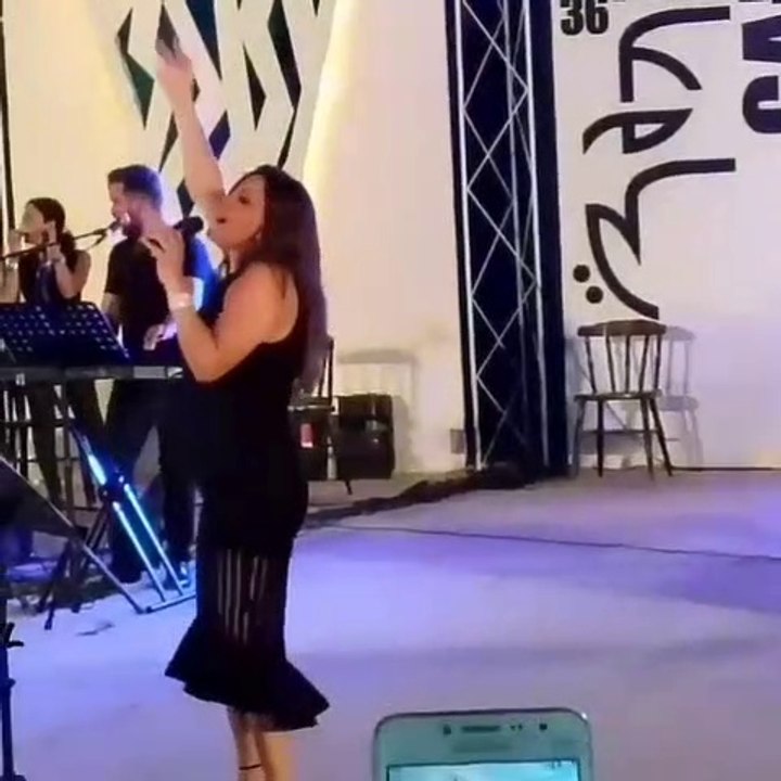 Elissa Dancing On Stage - Ayshalak Music.