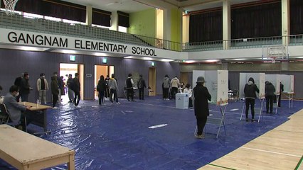 이 시각 서울 '동작을' 투표소...투표 행렬 이어져 / YTN